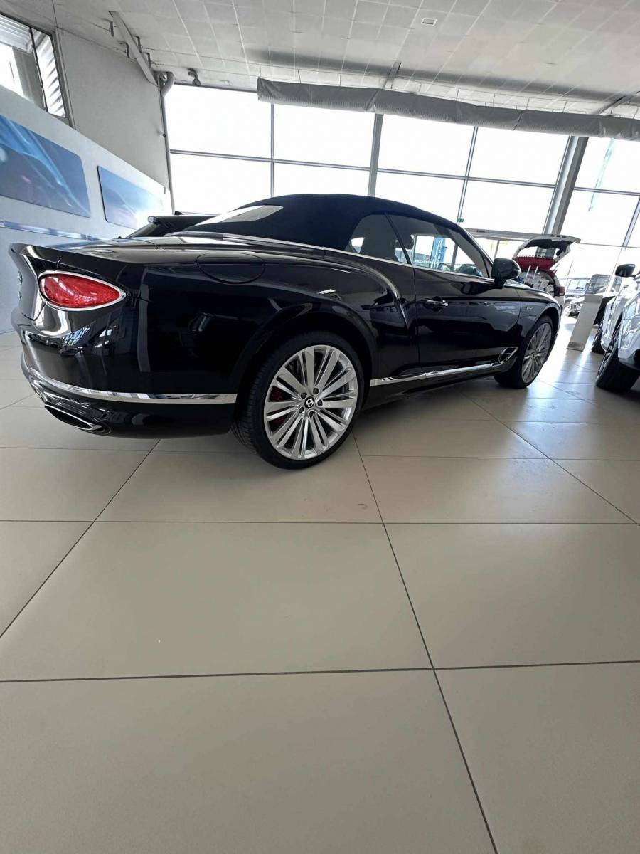 Pose de film sécurité chez Maserati Montpellier sur cette Bentley 