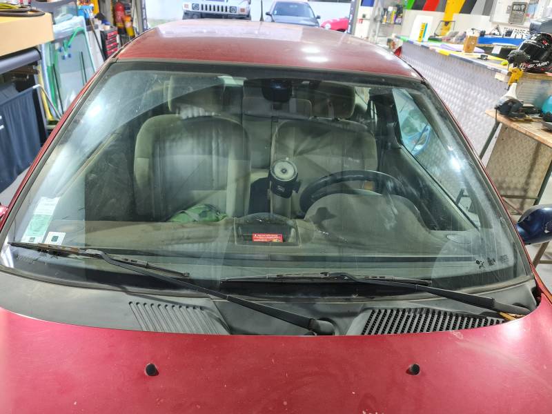 Pare brise cassé sur cette Renault clio 2 