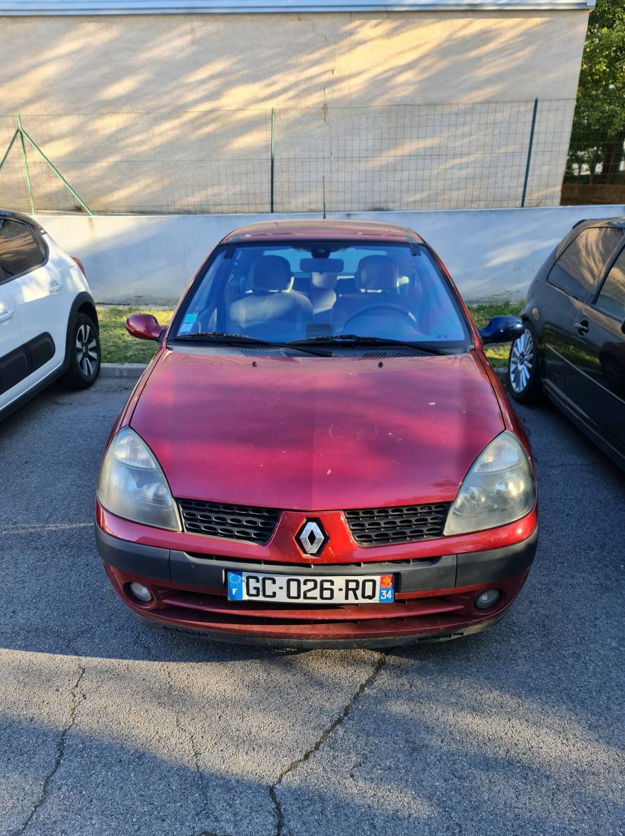 Remplacement du pare brise sur cette Renault clio 2