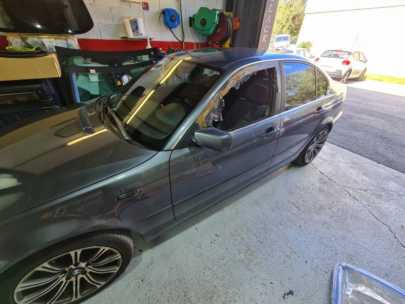 Glace latérale cassée sur cette Bmw série 3 e46