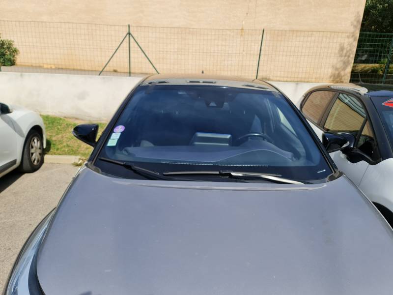 Pare brise neuf sur ce Toyota chr 