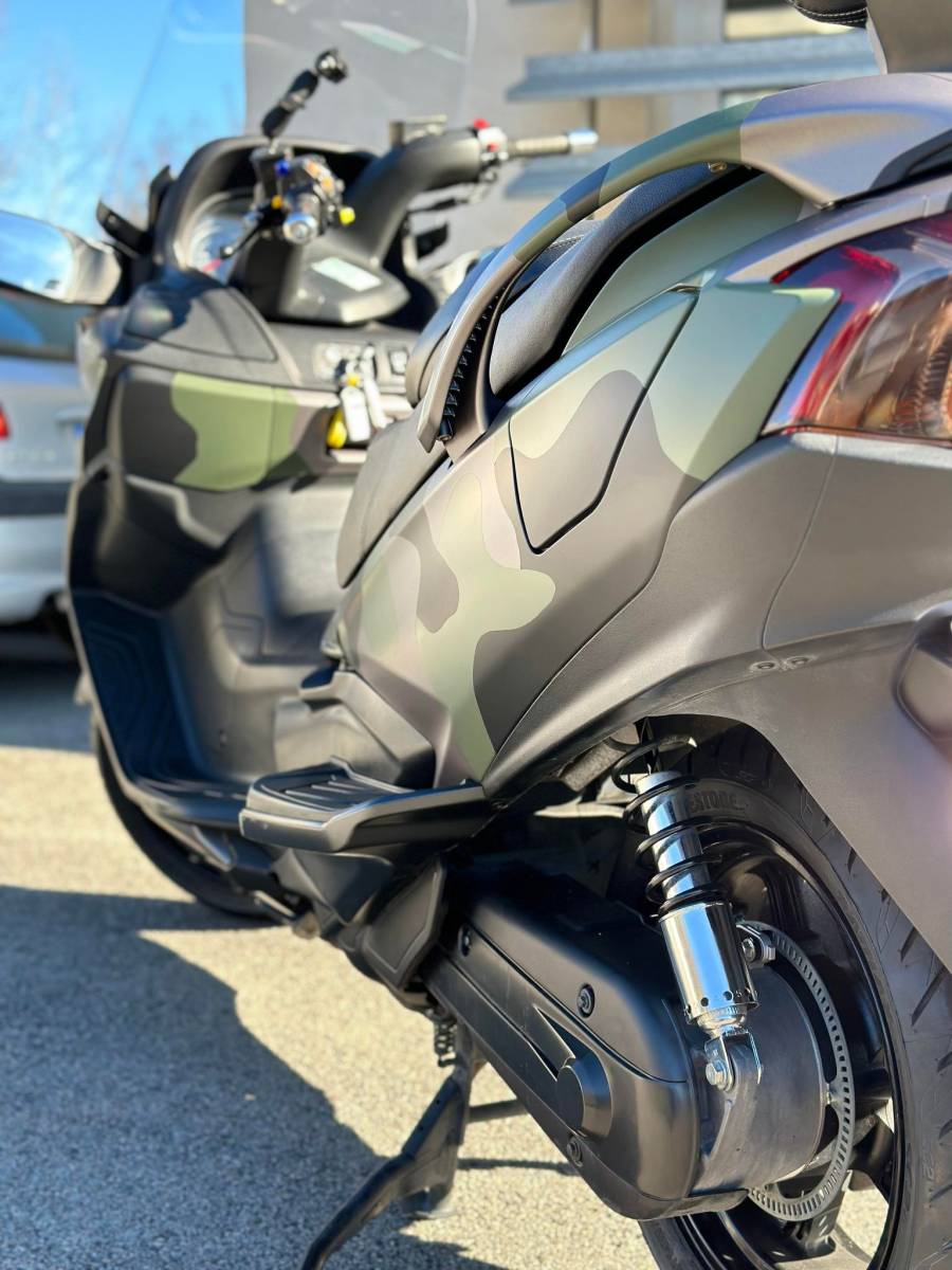 Covering sur ce Suzuki Burgman dans nos locaux sur Montpellier 