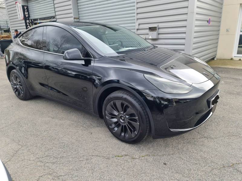 Traitement solaire intégral pour un maximum de rejet d'uv et de chaleur sur cette Tesla model y 