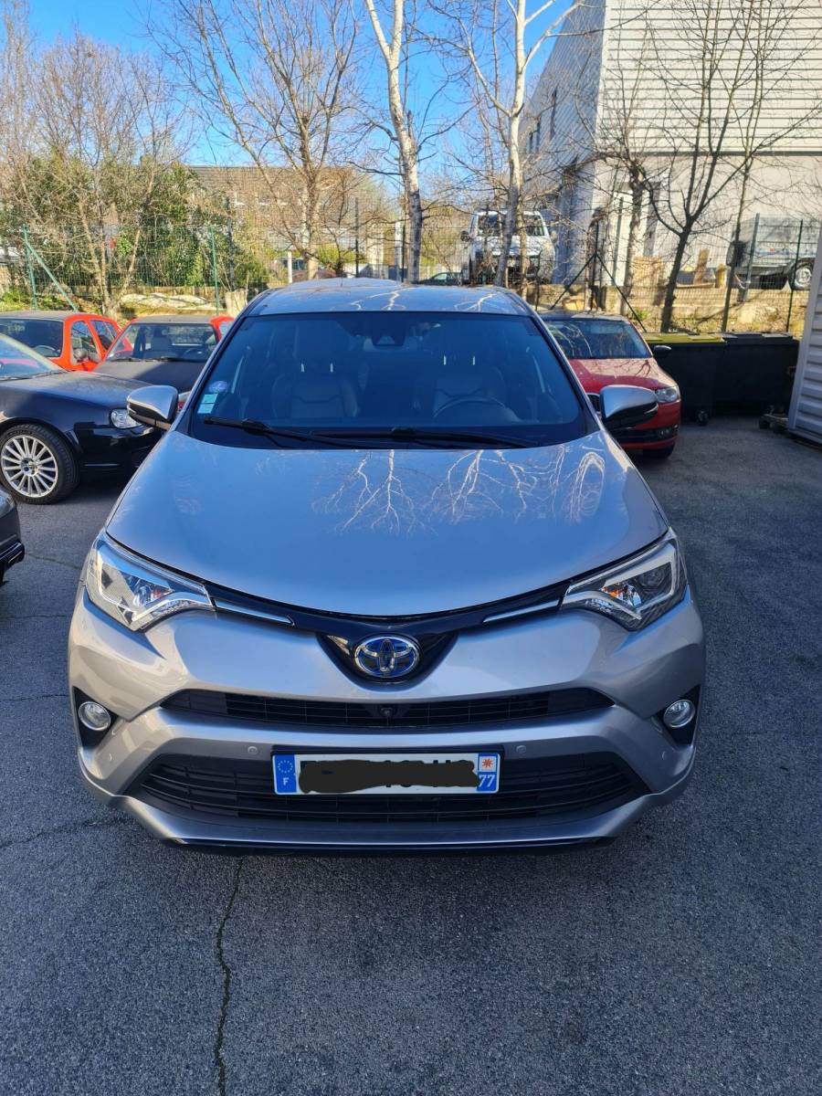 Remplacement de pare brise sur ce Toyota Rav 4 avec recalibrage de la caméra chez Team Pare Brise Montpellier 