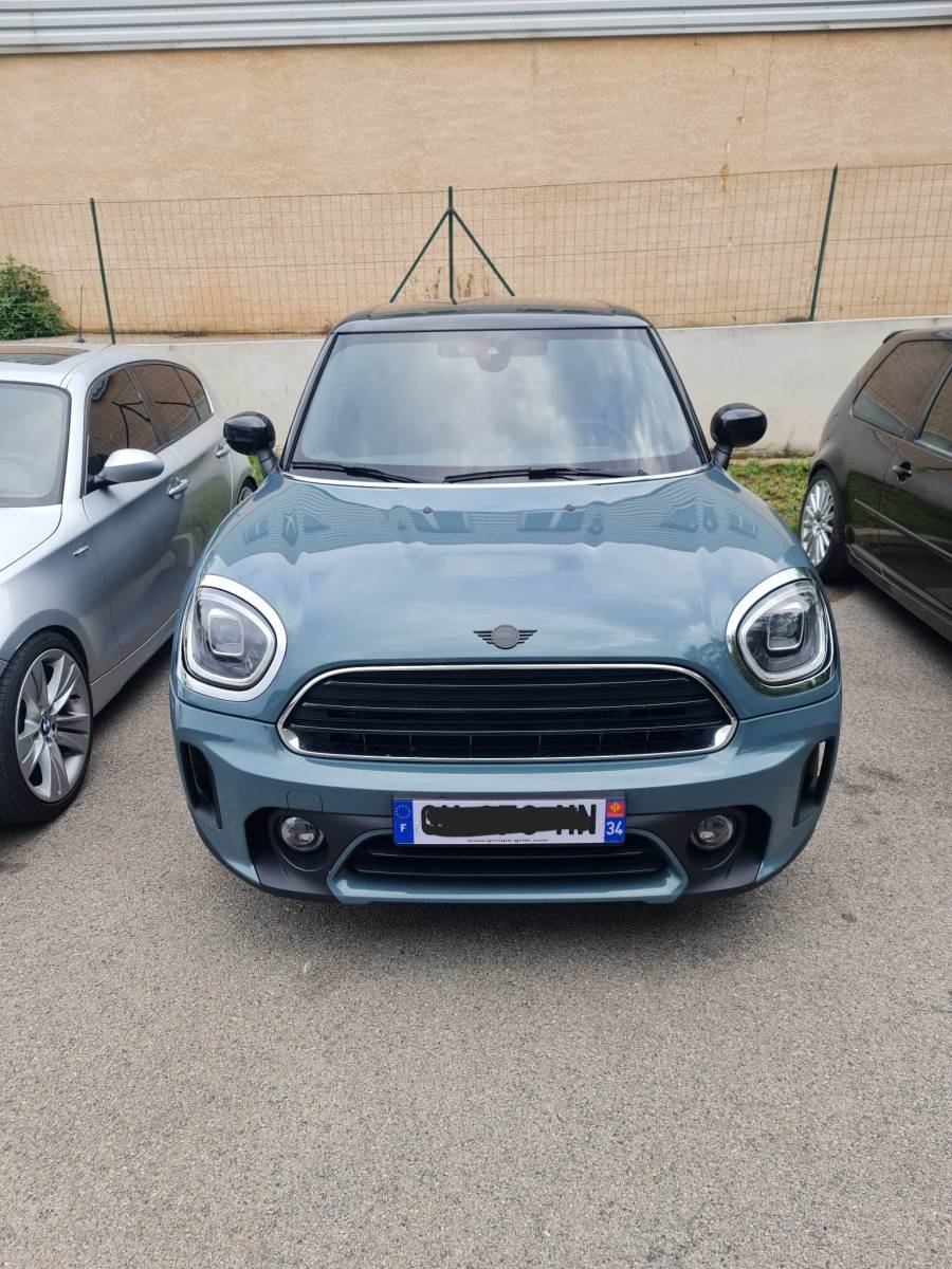 Pare brise cassé sur cette Mini countryman montpellier