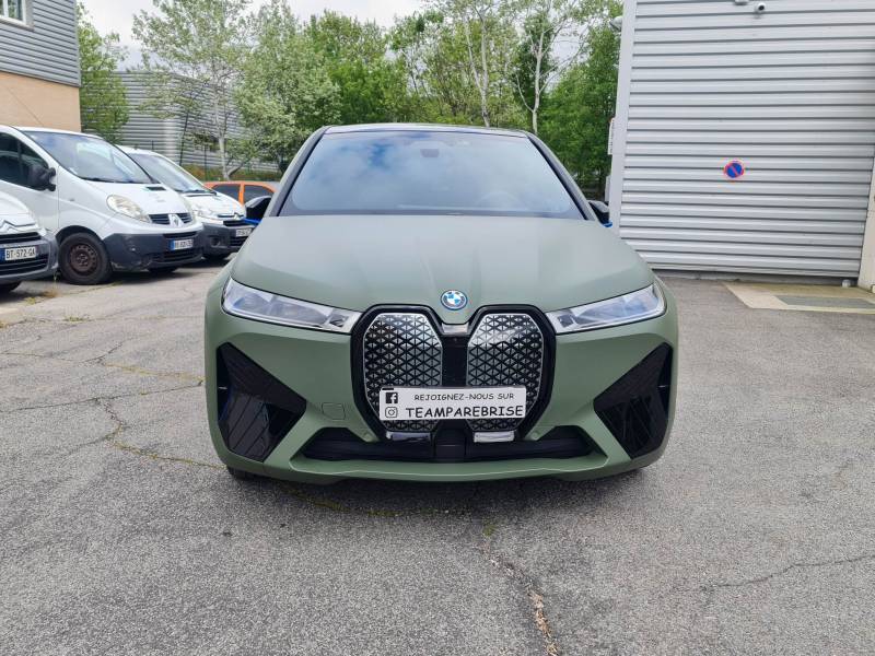 Covering intégrale sur ce Bmw Ix en vert militaire 