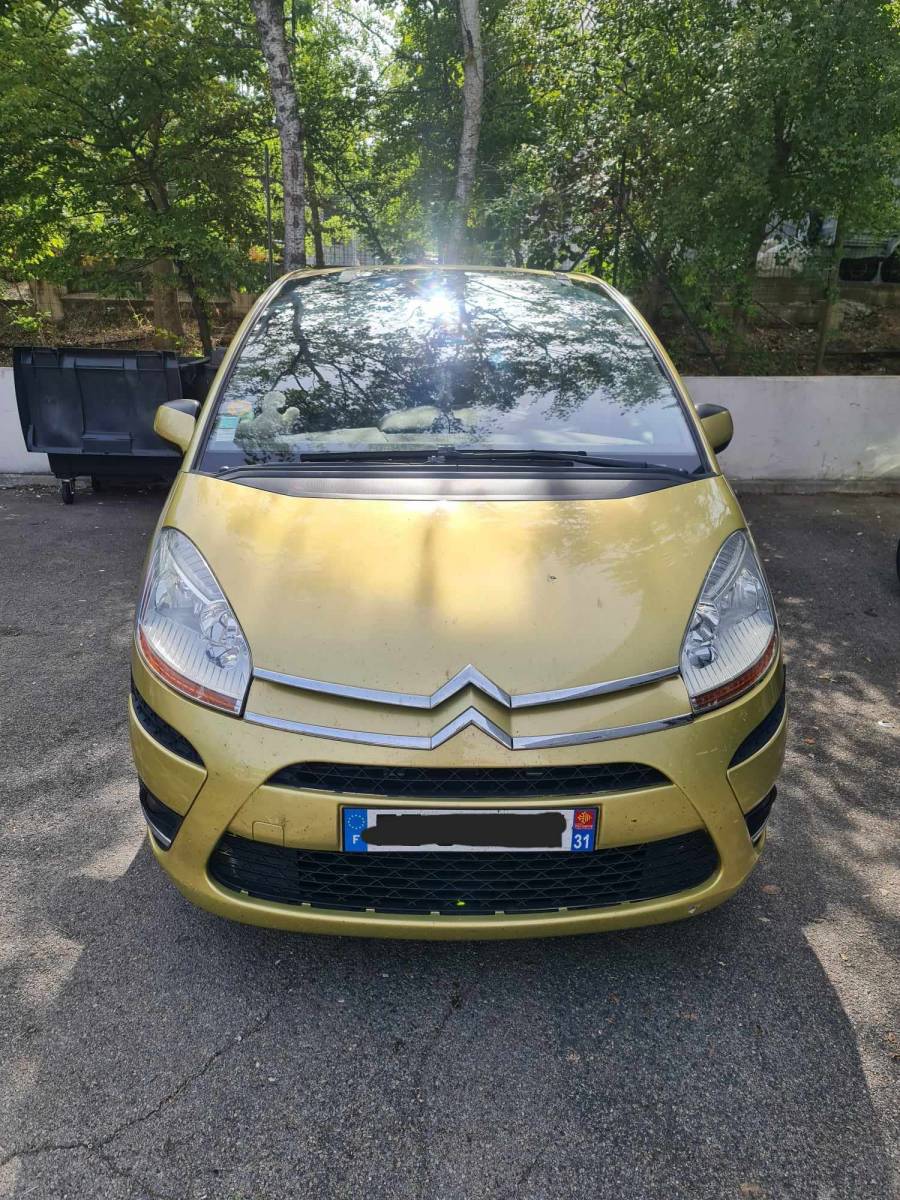 Remplacement de pare brise sur ce Citroen c4 picasso 