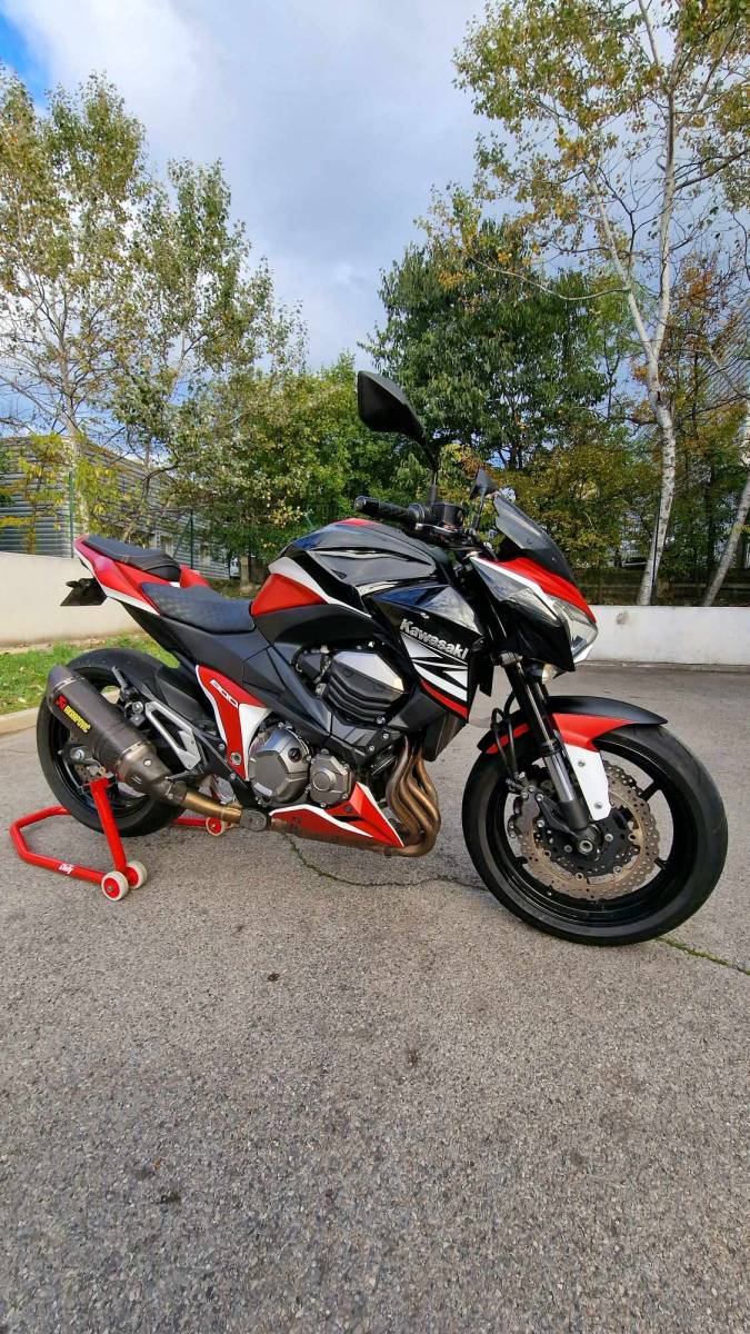 Covering sur cette Kawazaki Z800 chez Team Pare Brise à Montpellier 