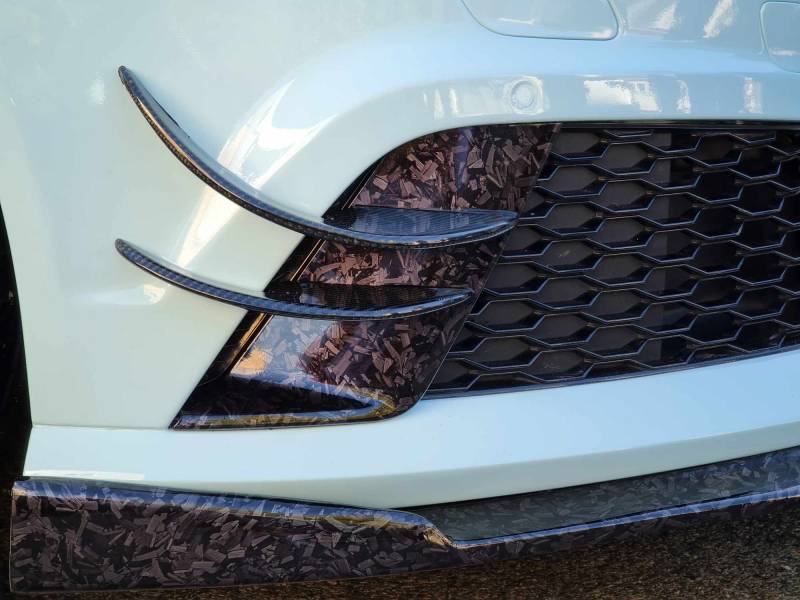 Total covering bleu et carbone sur cette Audi Rs6