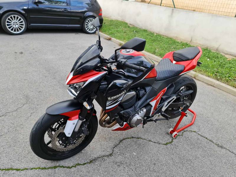 Covering total sur cette Kawazaki Z800 pour notre client de Montpellier