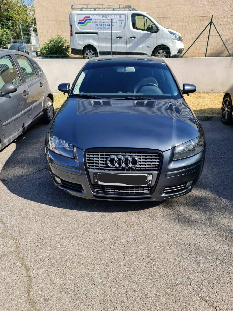 Remplacement de pare brise avec pose de bandeau de pare soleil sur cette Audi A3