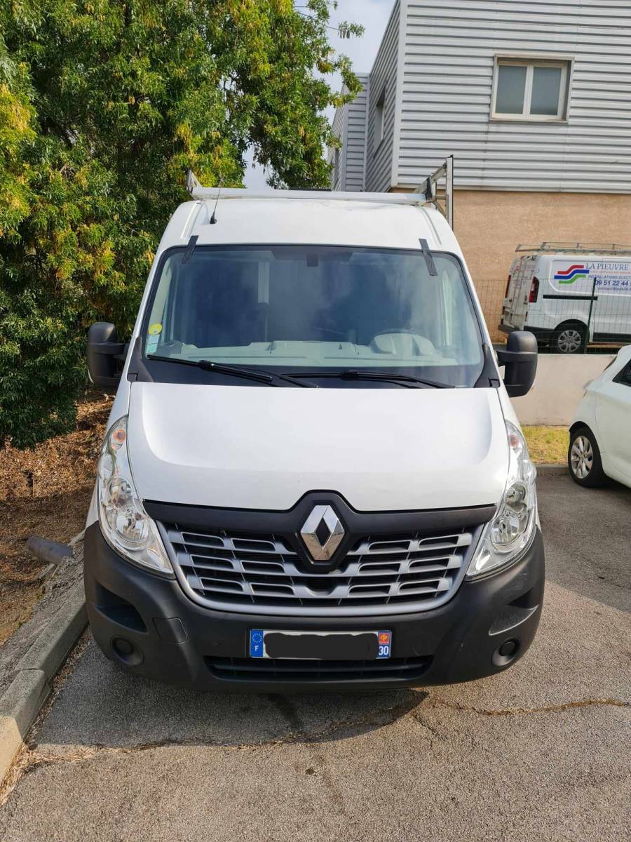 Remplacement du pare brise sur ce Renault master 