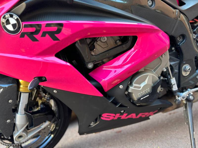 Découpe sur mesure logo, RR, Shark sur cette Bmw s1000 rr