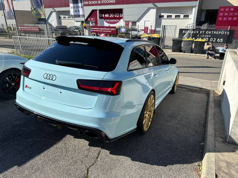 Total covering bleu et carbone sur cette Audi Rs6