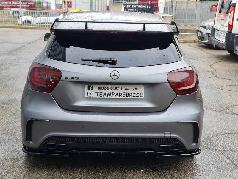 Pose de kit maxton design avec vitres teintées et feux teintés sur cette Mercedes a45 amg 