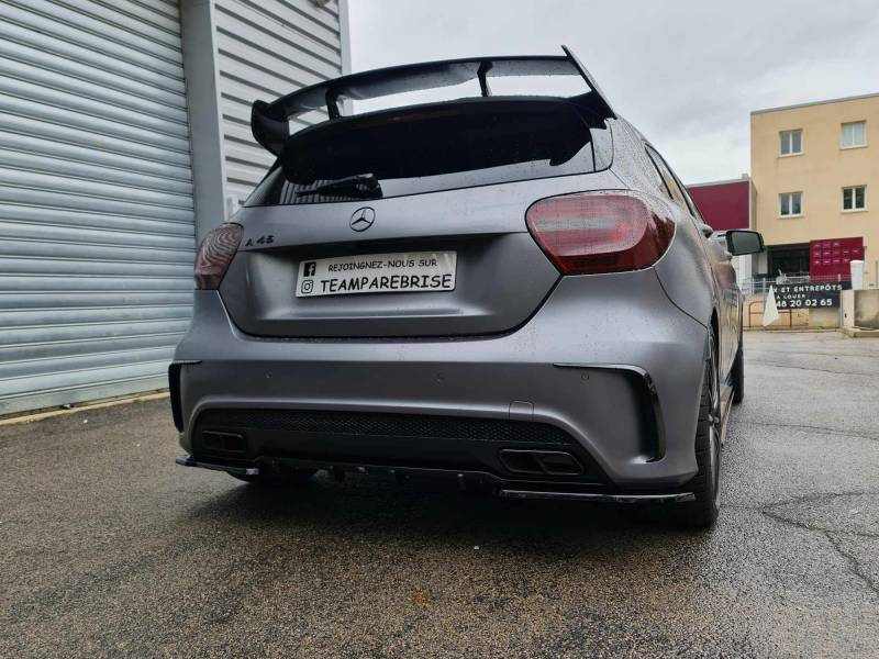 Feux teintés, vitres teintés, kit maxton design sur cette cette Mercedes A45 amg chez Team Pare Brise à Montpellier
