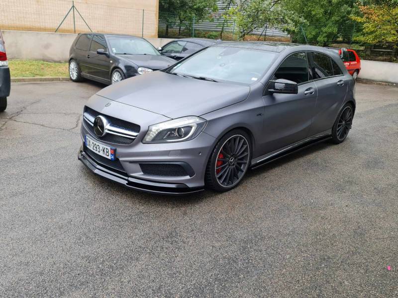 Pose de kit maxton design sur cette Mercedes a45 amg chez Team Pare Brise à Montpellier 