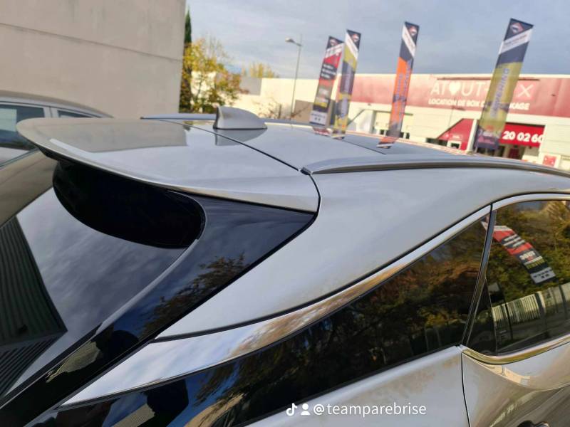 Vitres arrière dessous de becquet, chrome fait