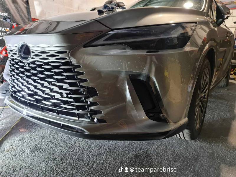 Chaque partie de la callandre faite  sur ce lexus rs450h+