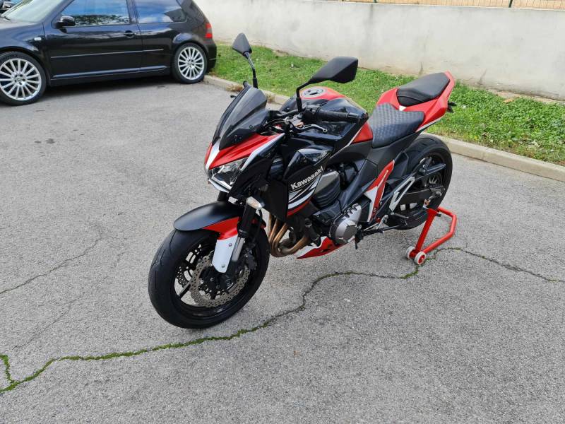 Covering total sur cette Kawazaki Z800 pour notre client de Montpellier