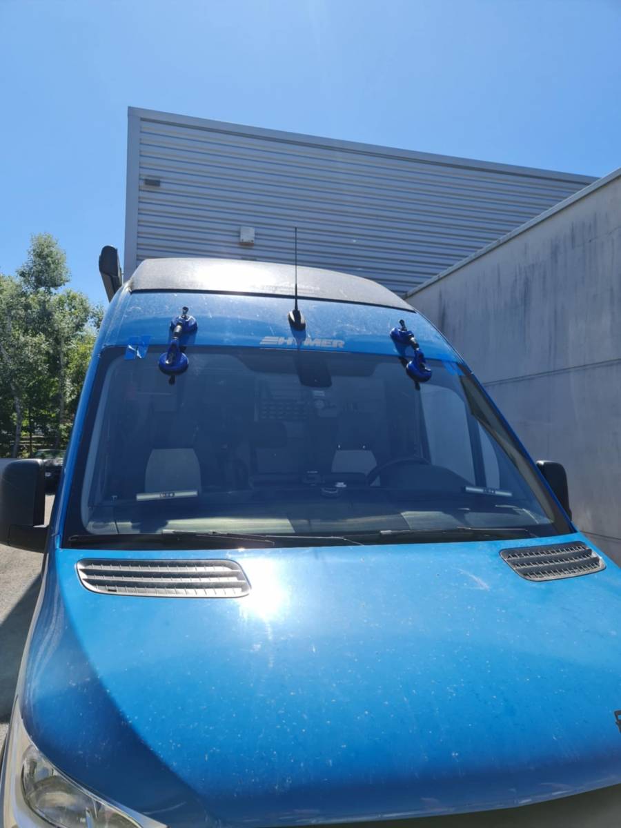 Remplacement de pare brsie sur ce camping car sur Jacou 