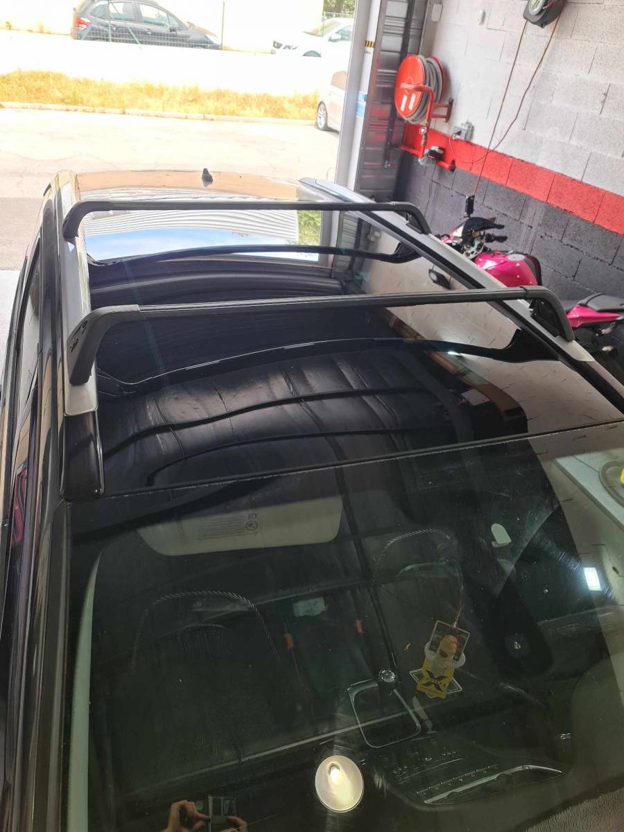 Remplacement de toit vitré de ce Peugeot 5008  chez Team Pare Brise Montpellier 
