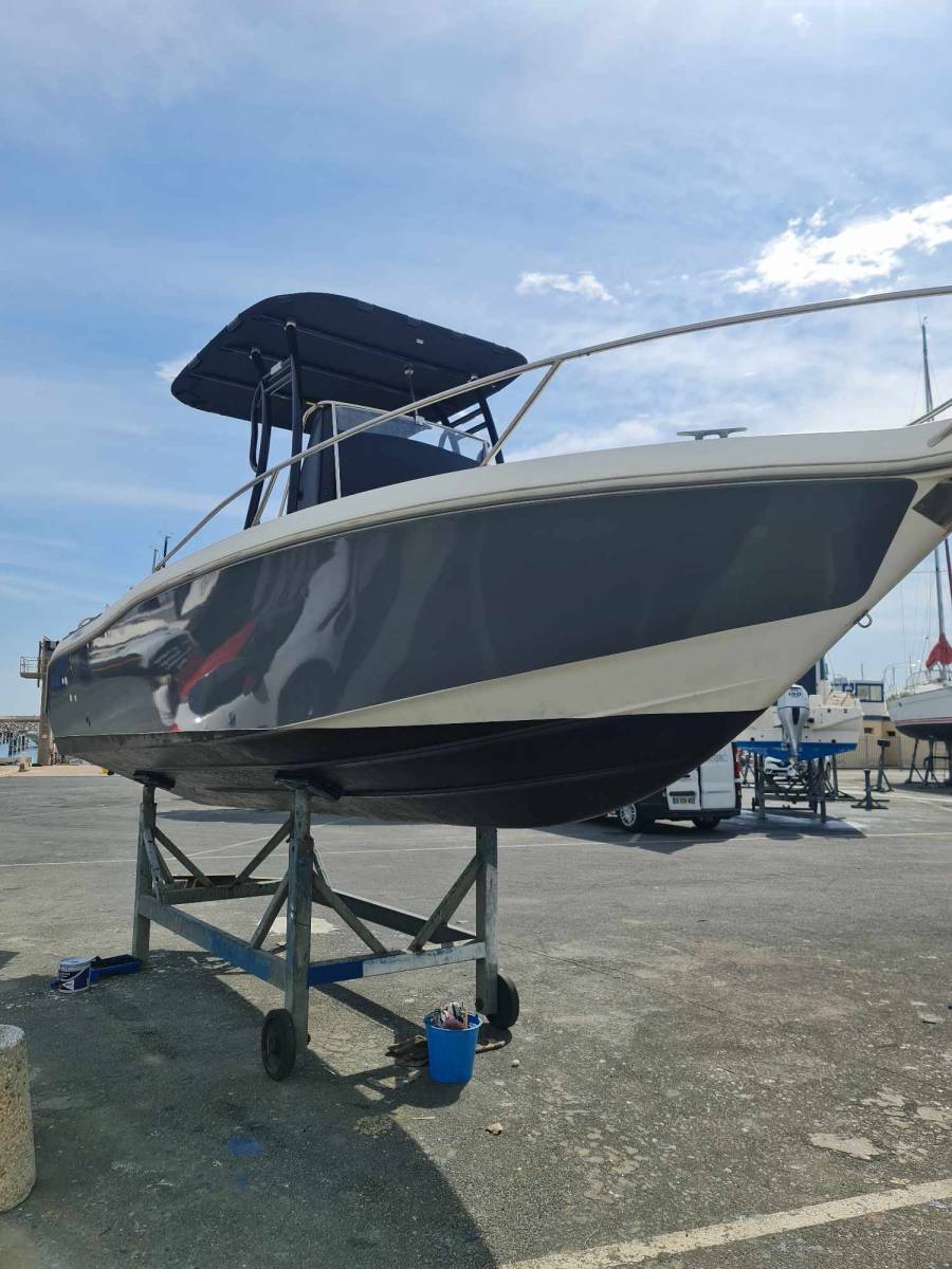 Covering sur le bateau de notre client de Montpellier 