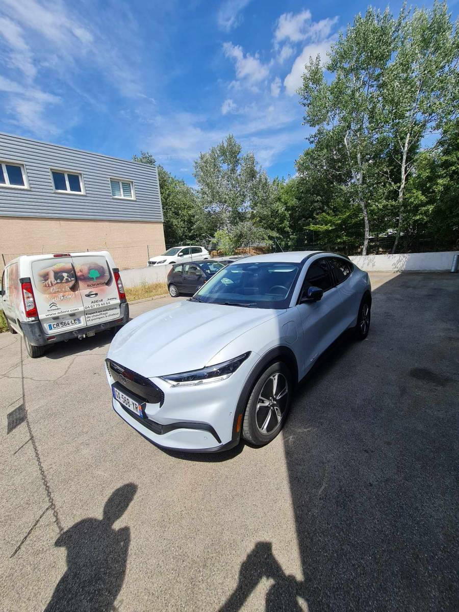 Vitres teintées sur cette Mustang Match E sur Montpellier 