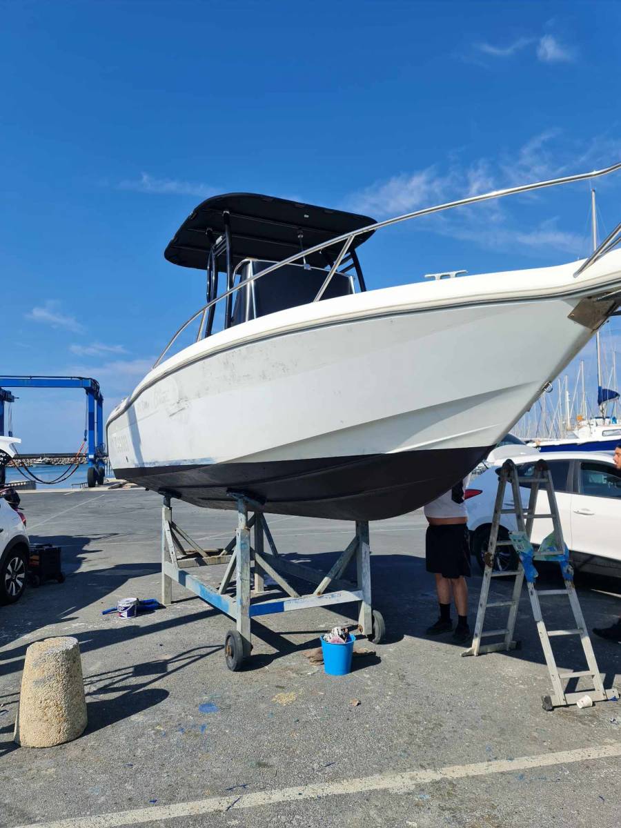 Changeement de couleur sur ce bateau prés de Montpellier 