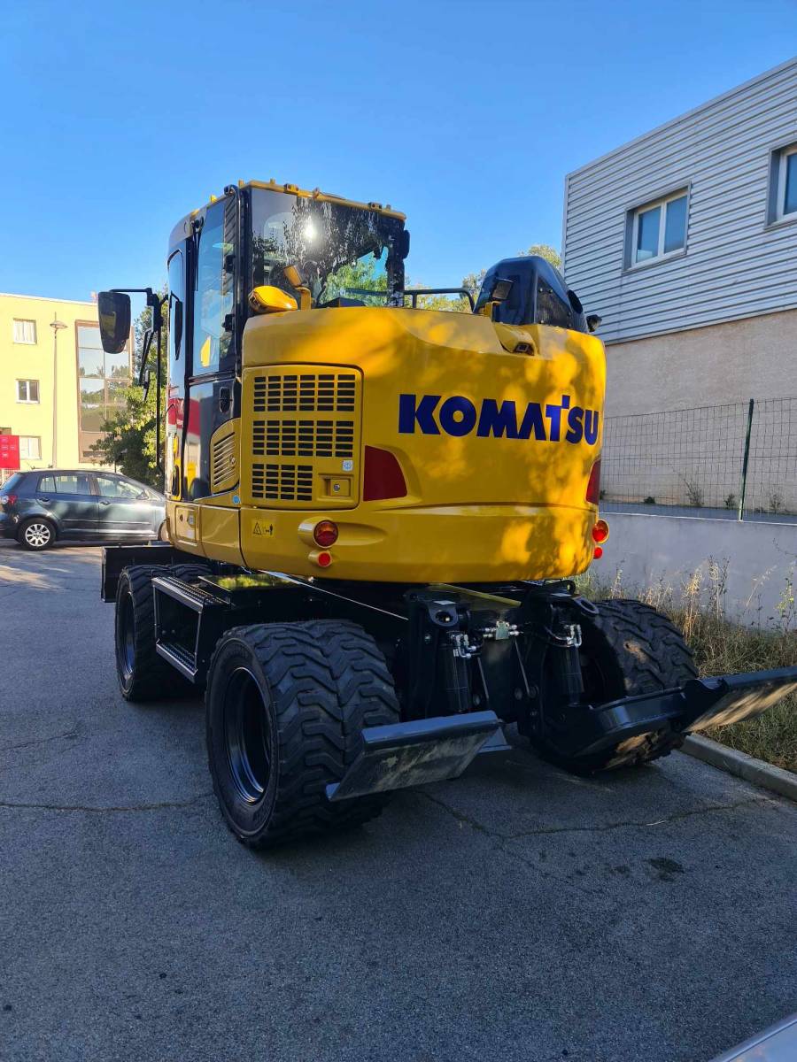 traitement solaire sur cette pelle pour notre client de Pignan 