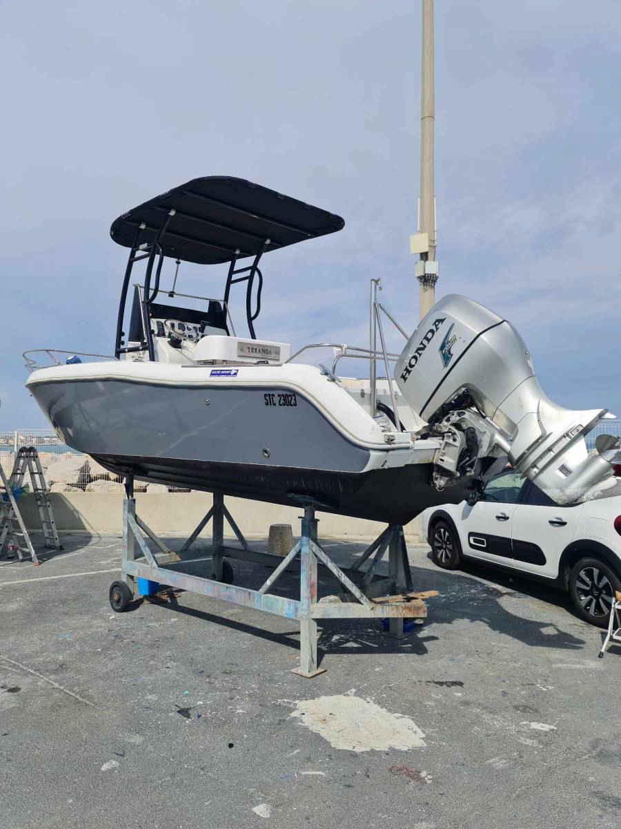 Wrapping sur ce bateau prés de Montpellier 