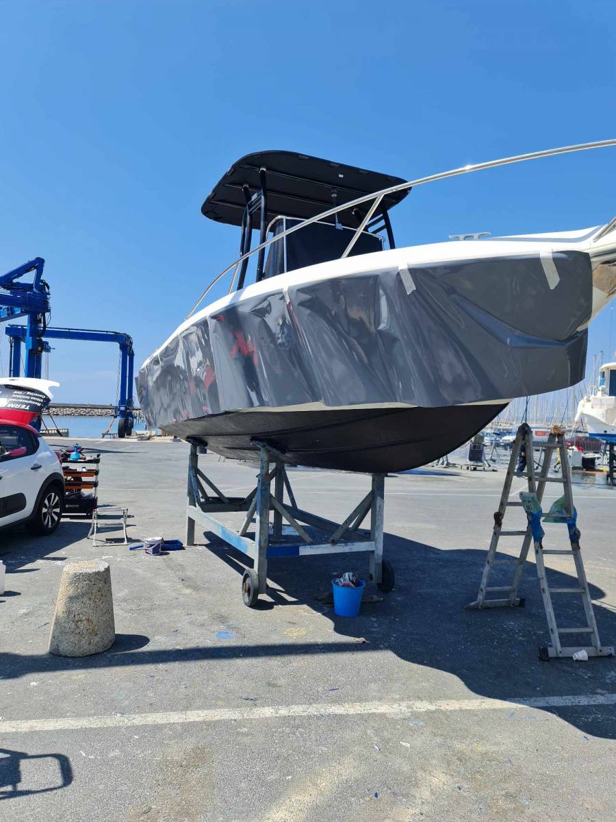 Changeement de teinte sur ce bateau sur palavas les flots 