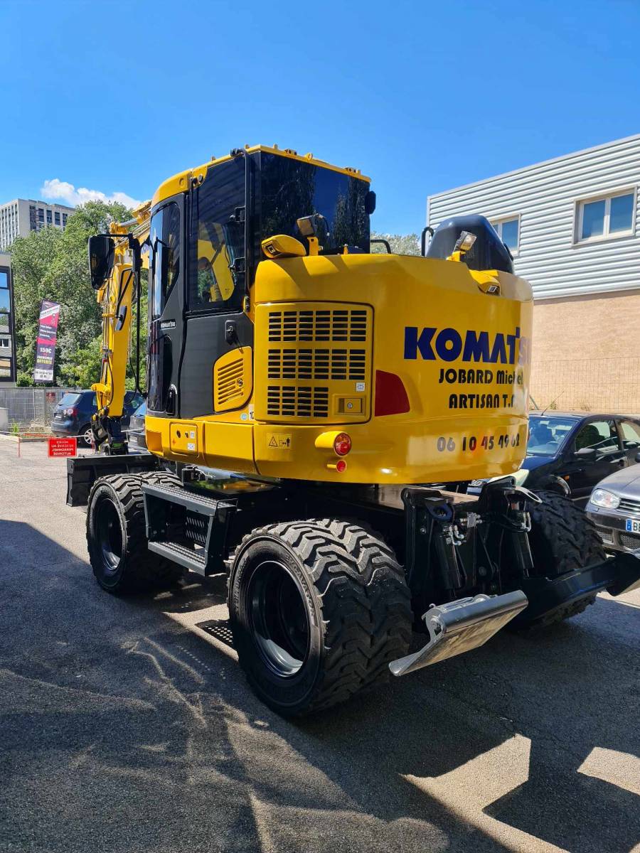 Traitement solaire intégrale sur cette Pelle komatsu sur Montpellier 