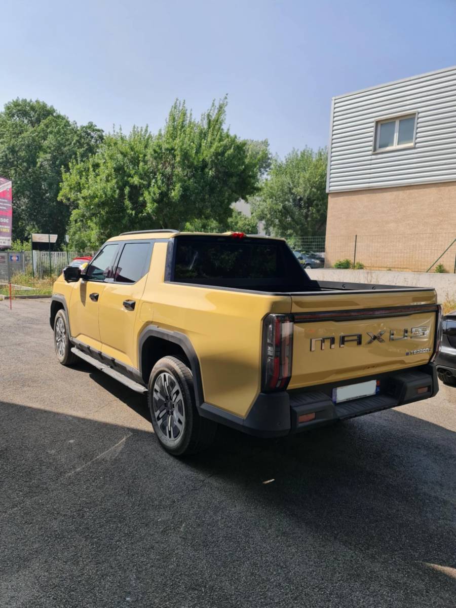 Film solaire sur ce Maxus terron 9 chez Team Pare Brise Castelnau le lez 