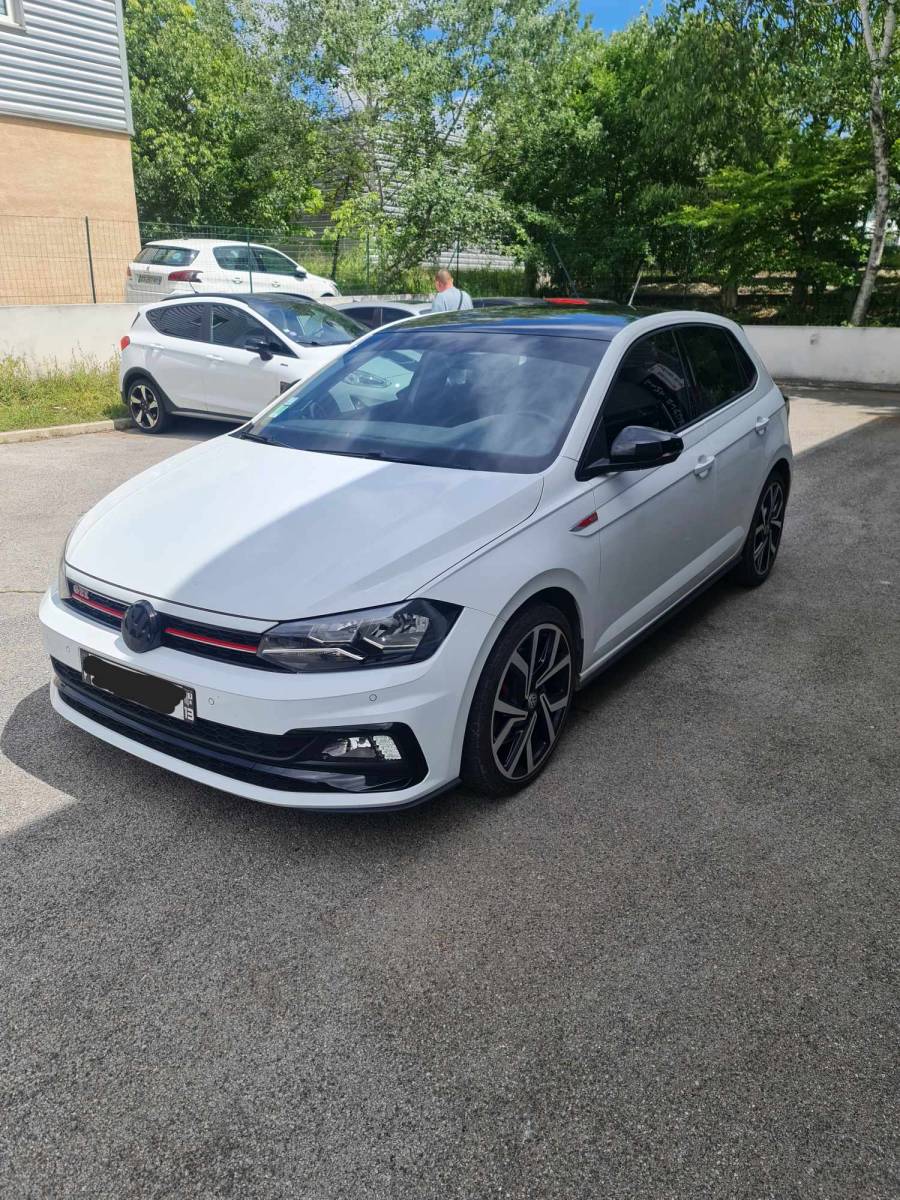Covering toit / becquet , feux teintés sur cette Volkswagen polo gti sur Lunel 