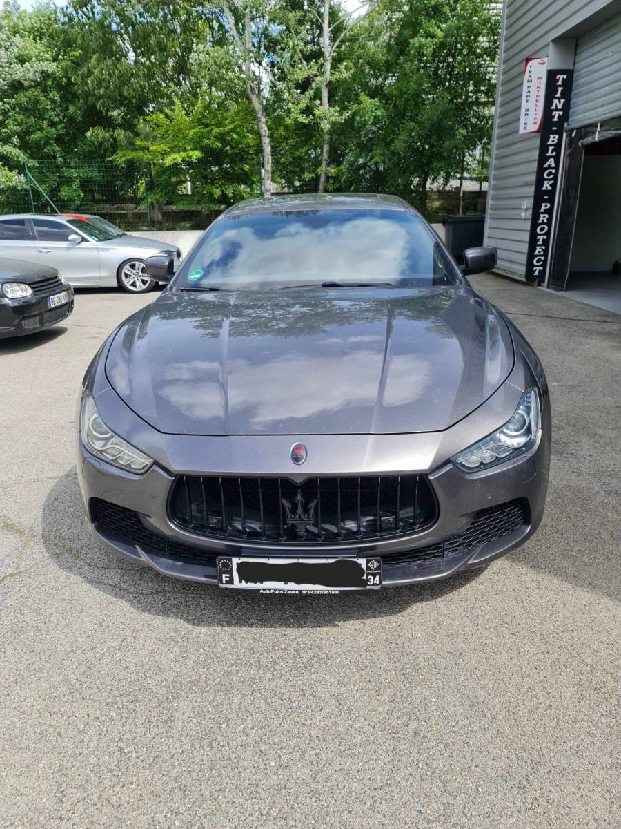 Suppression de chrome intégral sur cette Maserati Ghibli pour notre client de Lattes