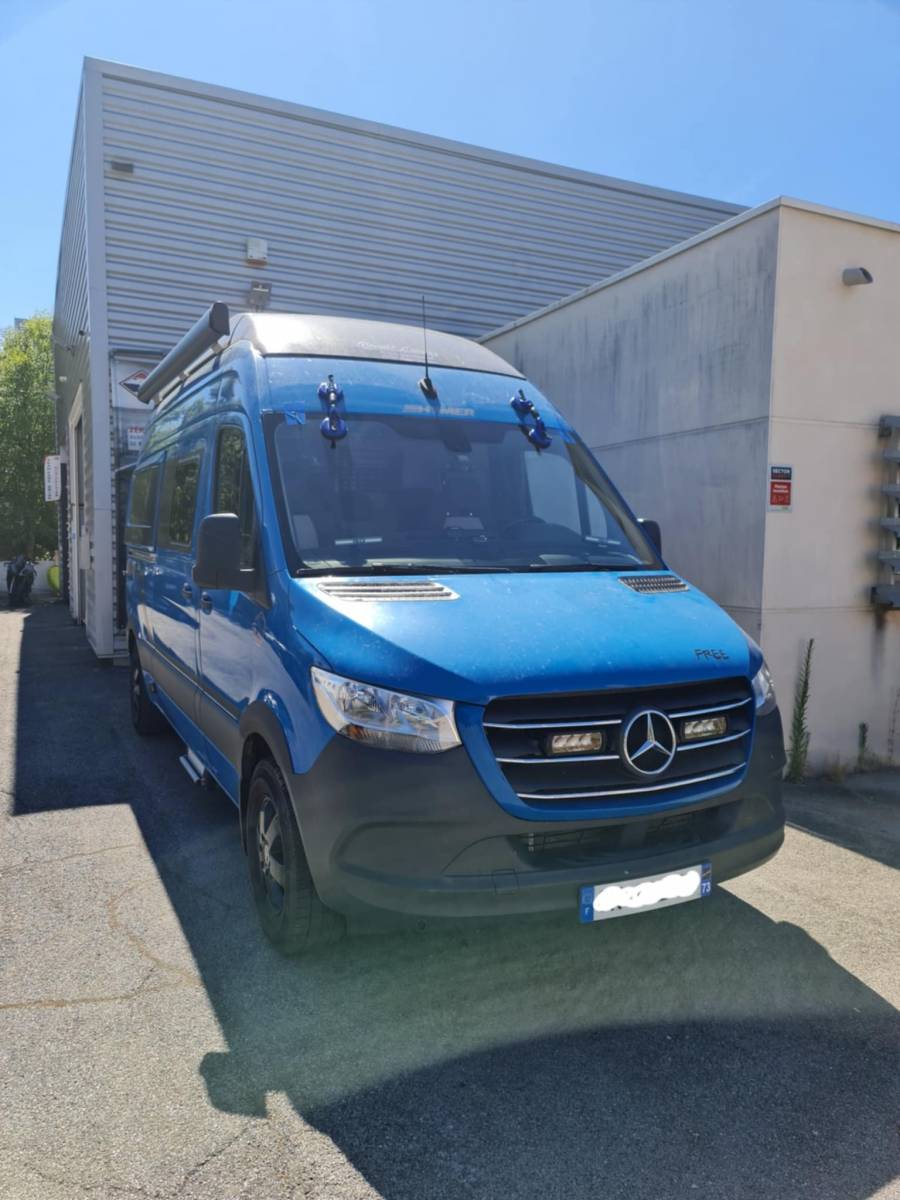 Remplacement de pare brise sur ce camping car sur Lunel 
