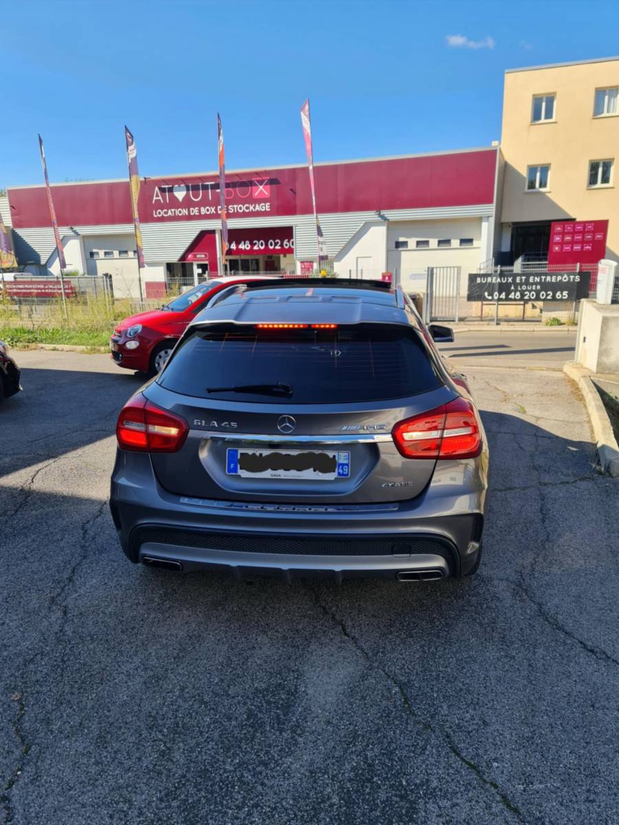 Protection solaire sur cette Mercedes Gla 45 amg sur Montpellier 