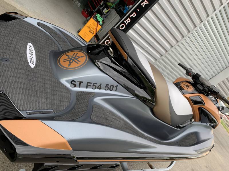 Covering intégral sur ce jet ski Yamaha fzs chez team pare brise à Montpellier 
