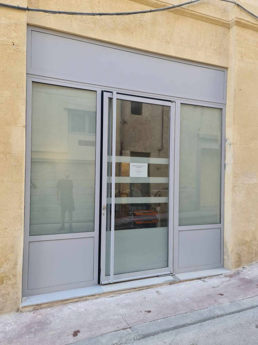 Pose de film depoli sur ce cabinet de kiné sur Montpellier 