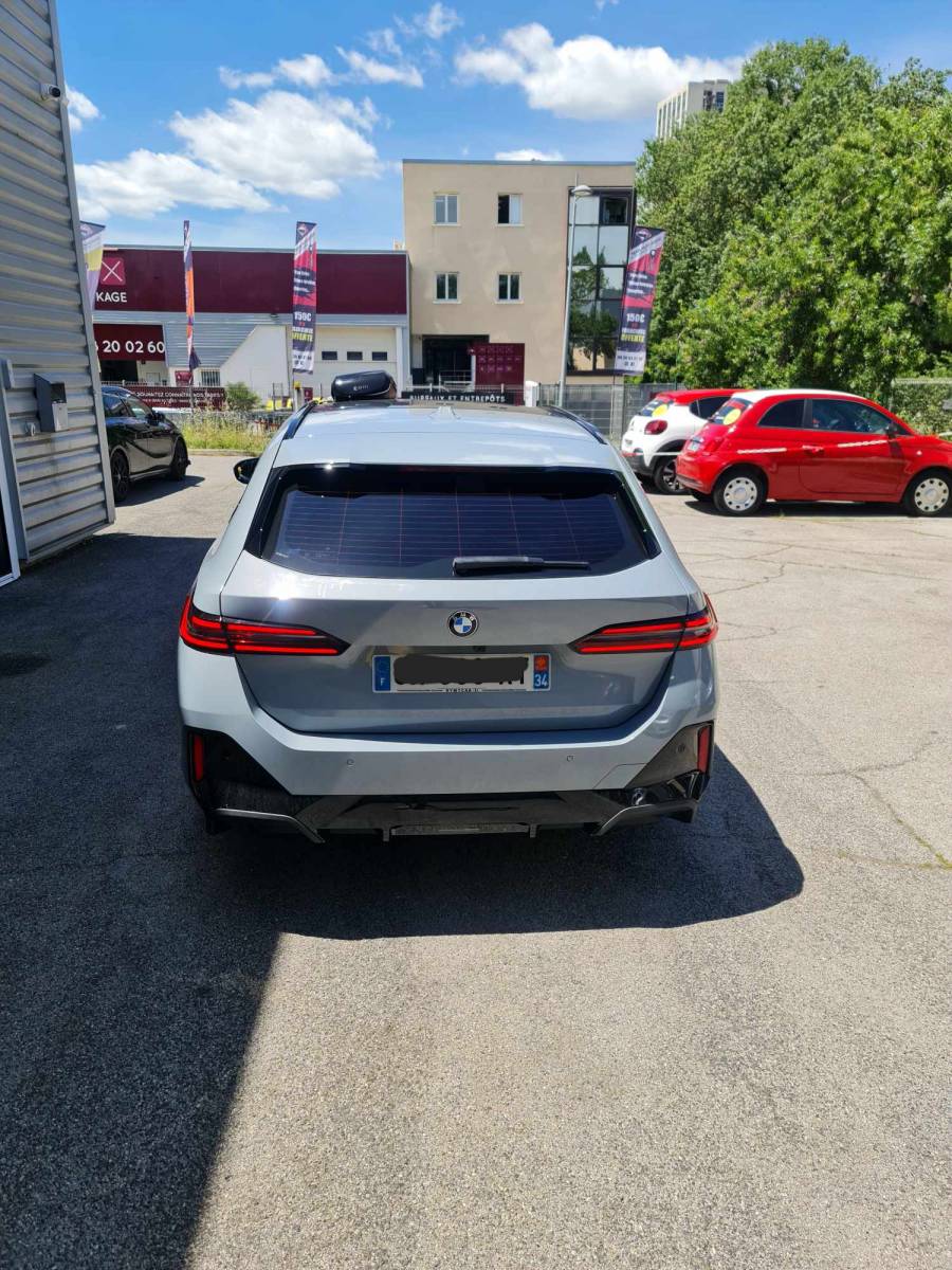Pose de film solaire sur cette Bmw serie 5 chez Team Pare Brise à Montpellier 